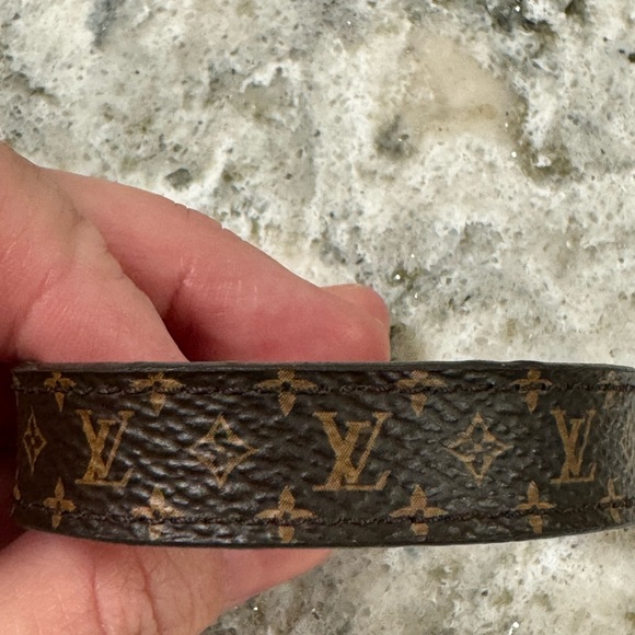 Authentic Louis Vuitton Small Leather Bracelet - Picture 3 of 6